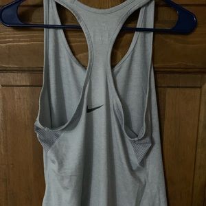 NIKE RUN TOP